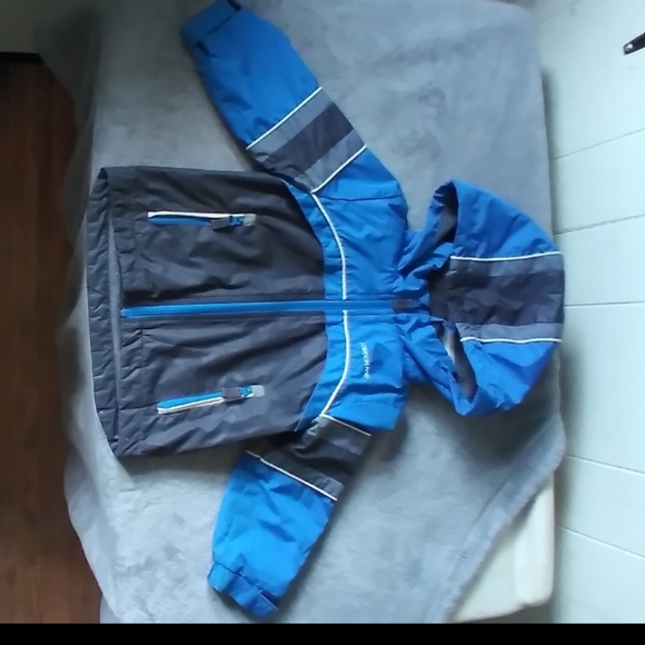 Coat - Picture 3 of 4